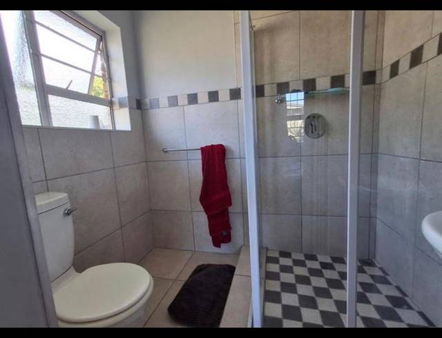 3 BEDROOM PROPERTY TO RENT IN BIRDSWOOD